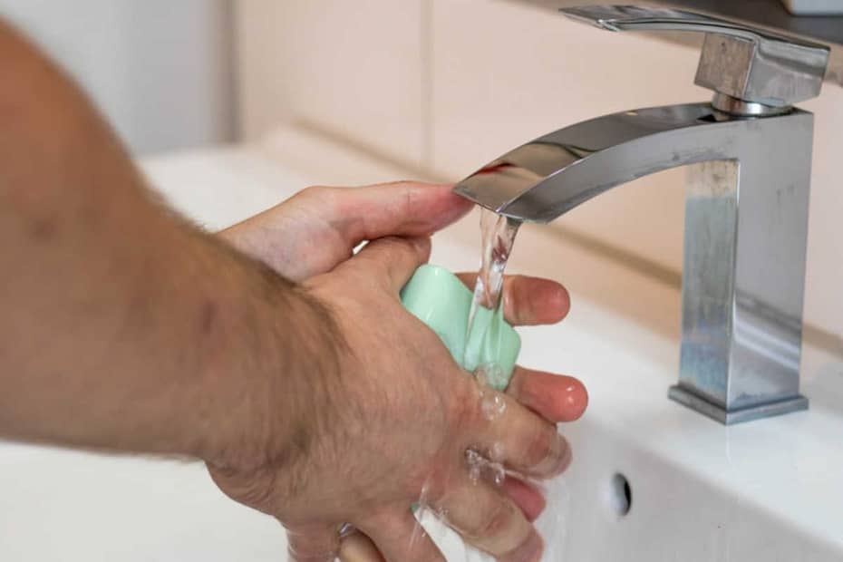 Lavar as mãos para prevenção de doenças - destacada
